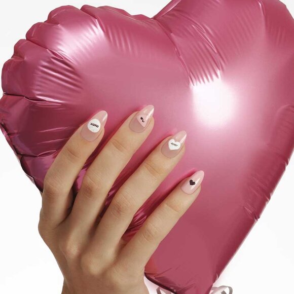 KISS Voguish Fantasy Nails Medium Length - Red Roses - Picture 9 of 11